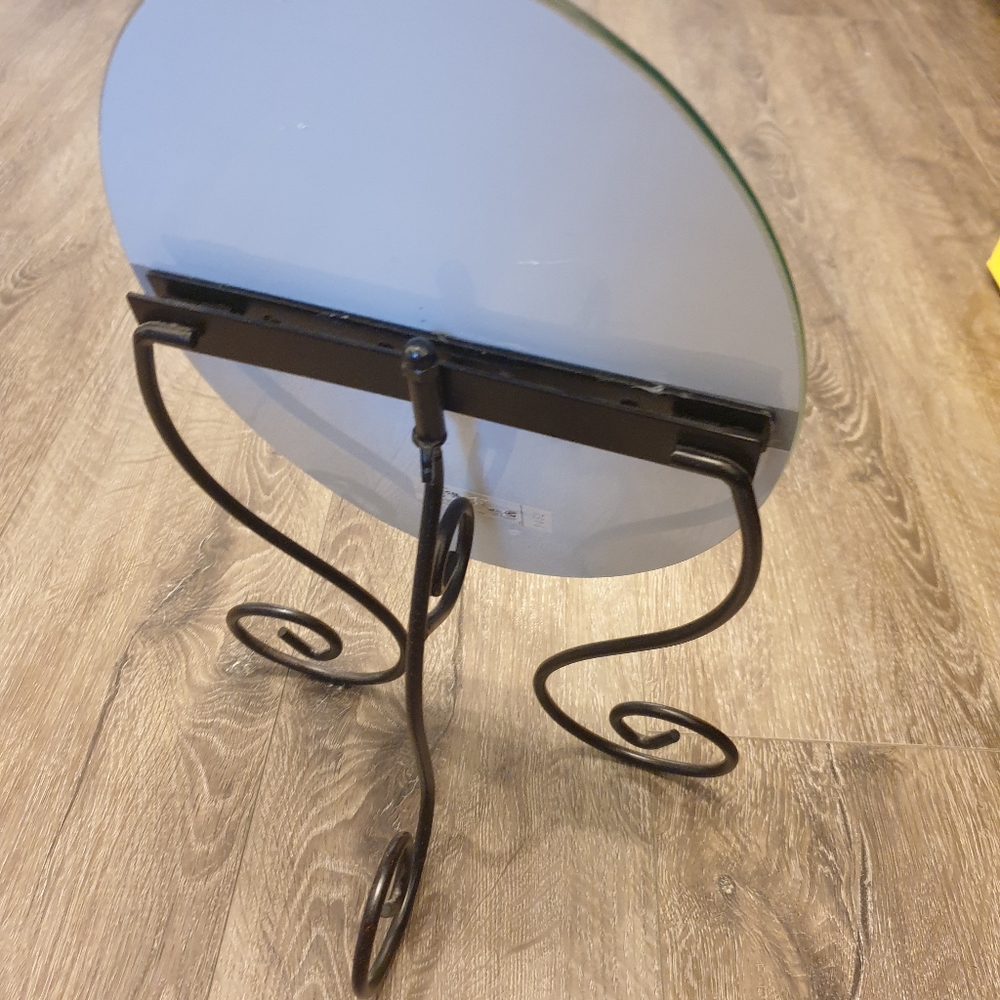 Beautiful Vanity Tabletop Mirror - Picture 2 of 5